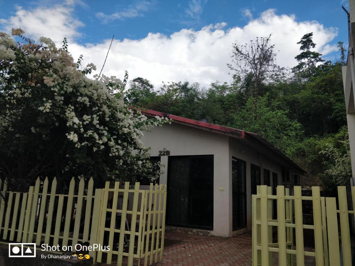 Chalet Casa Amor, Perfect Home Amidst Tranquility Karjat Kültér fotó